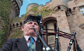 📸 the queen meets regimental mascot cruachan iv as she inspects balaclava company, 5 batallion the royal regiment of scotland at balmoral in 2018. Den Svyatogo Andreya V Shotlandii Travelcalendar