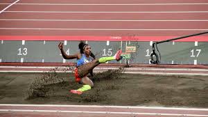 La venezolana yulimar rojas, la gran estrella actual del triple salto femenino, tiene en su punto de mira batir el récord del mundo y el viernes tiene una nueva oportunidad, en la segunda etapa de la liga de diamante, en doha, marcada también por el enfrentamiento entre el local abderrahman samba y rai benjamin en 400 m vallas. Sa6g9ixuyrrxim