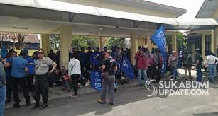 Apakah sobat sedang mencari pekerjaan di area sukabumi minggu ini? Datangi Disnakertrans Buruh Sukabumi Berharap Penyelesaian Masalah Pt Sug