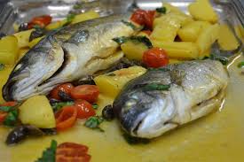 L'orata al forno con patate e pomodorini è un modo semplice ma appetitoso per preparare l'orata. Spigola E Orata Al Forno Ricette Di Sardegna