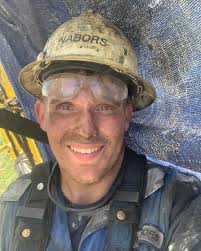 Robert Staples (@dadbodbert) • Instagram photos and videos