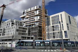 A bordeaux, deux tours en bois de plus de cinquante mètres de hauteur (un record) sont attendus dans les prochaines années. La Structure D Hyperion A Bordeaux Est Achevee