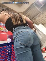 Curvy Big booty in jeans at store - Candid Teens