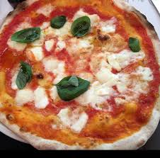 Emma Pizzeria Con Cucina Amazing Pizza Margarita Is The Go To Crispy Pizza Food Eat