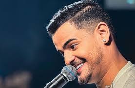 Luz Cardoso's Instagram, Twitter & Facebook