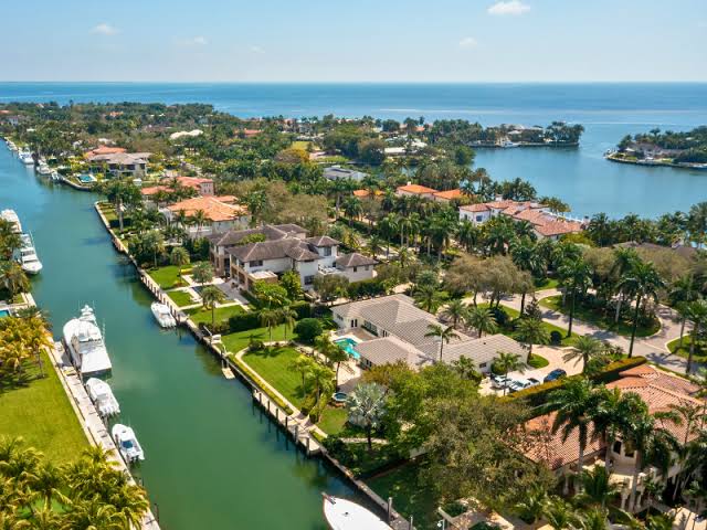 Everything to Expect When Moving to Coral Gables - UNITS Moving and  Portable Storage of Miami, FL