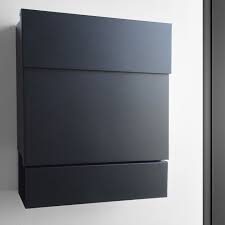 Briefkasten Letterman V Mit Zeitungsrolle Von Radius Design Zeitungsrolle Briefkasten Und Schwarze Hausturen