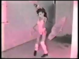 Se llamaba «obedece a la morsa», un nombre muy curioso como para tratarse de un video normal de youtube, así que me decidí a mirarlo. Obedece A La Morsa Original Video Extendido Youtube