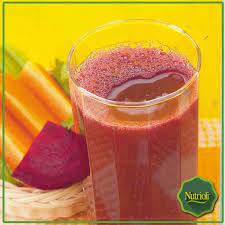 Un Rico Jugo De Zanahoria Betabel Y Apio Es Ideal Para Llenarte De Vitaminas Potasio Y Hierro Chop Chop Chop Food Vitamins Fruit