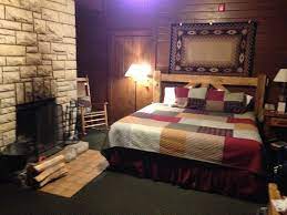 A King Cabin Room On The Sunset Side Beware The Connecting Doors And No Sound Proofing Picture Of Starved Rock Lodge Conference Center Oglesby Tripadvisor