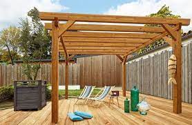 Zoom sur les pergolas la pose la plus appropriée pour une pergola en bois reste la pose sur une terrasse (pavée, carrelée ou en bois). Comment Construire Une Pergola En Bois Les Etapes A Suivre Decoeco Fr