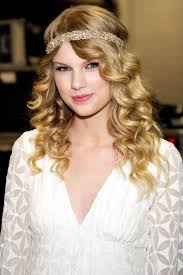 If people want to straighten their curls, we i fear that swift has gone the way of other famed curly like juliana margulies, debra messing, julia. Taylor Swift Hairstyles Taylor Swift S Curly Straight Short Long Hair