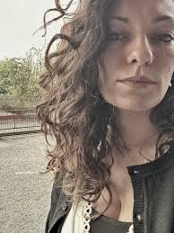 Debora Lovato (Deborozio) (@_deborowski_) • Threads, Say more