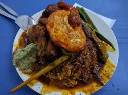 Bila sebut sahaja nasi kandar mesti kita sudah sinonim dengan negeri pulau pinang. Nasi Kandar Loaded With Gravy Picture Of Deen Maju Penang Island Tripadvisor