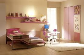 If you want additional seating in your bedroom, a bench at the foot of your bed is an ideal solution. 15 Coole Ideen Fur Rosa Madchen Schlafzimmer Girl Bedroom Decor Pink Bedroom For Girls Girls Bedroom Furniture Sets
