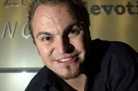 Steven Bradbury times his run perfectly with Kings Beach pad