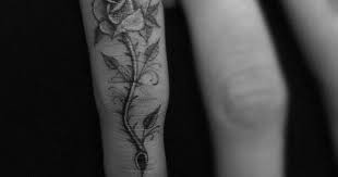 Small Rose Finger Tattoo Flower Rose Tattoos This Would Be Pretty On The Side Of The Hand Hand Tattoos Finger Tattoos Tattoos