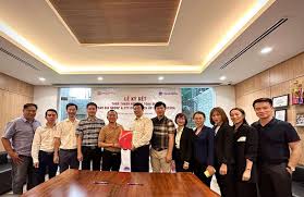 Lễ ký kết hợp tác toàn diện giữa Công ty cổ phần Kinh doanh Gạch ốp lát  Viglacera với Phan Gia Group