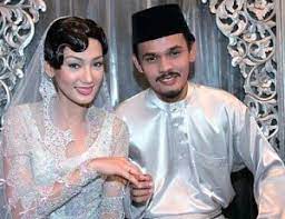 This is a music video from the song : Kruzone Yusry Erra Fazira Engagement Photo Gallery