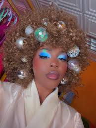 Front of the wig is giving: Foxy Cleopatra. From the back: Foxy Catastrophe  😭 #halloween #70s #couple #halloweencostume #foxycleopatra #austinpowers  #groovybaby