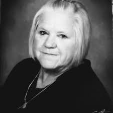 Amanda Declue's Instagram, Twitter & Facebook