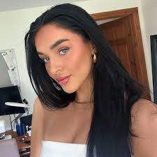 India Burch (@1ndiaburch)