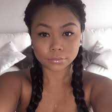 Dee Love's Instagram, Twitter & Facebook