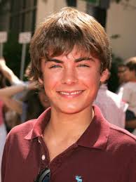 Zac Efron - 2004. At the Thunderbirds premiere, Zac is all smiles. (Don&#39;t you just love the adorable gap between his teeth?!) Return to Gallery - ZacEfron_Jeffr_-xl-40239088-mdn