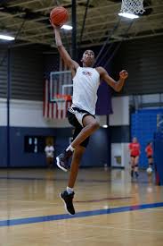 Next one? Basketball phenom Emoni Bates at 13 has college offer, NBA  height.