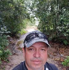 Yo viendo si mi jefe se fue para ir a la otra area a cotorrear un rato