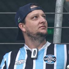 Roger Kohl 🇧🇼 (@rogerkohll)