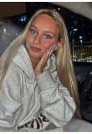 Hjördís je osoba koja mi znači više nego što ona ikada može da zamisli.  Njeno ime u meni budi osećaj mira, sigurnosti i radosti, čak i kada mi se  čini da se ceo svet ruši. Postoji nešto posebno u ...