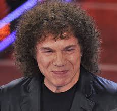 He has recorded some of his songs in all three languages. Riccardo Cocciante Altezza Moglie Figli Eta Peso Caffeina Magazine