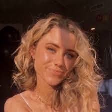 Nicole Rizer's Instagram, Twitter & Facebook