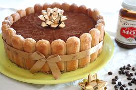 | saporito.tvingredienti:27 biscotti (petit beurre)20 biscotti savoiardi1,5 l di latte2. Torta Tiramisu Con Crema Mou Al Caffe