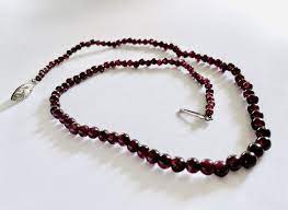 Sparkling 18 Natural Garnet Graduated Bead Necklace With Etsy Beaded Necklace Natural Gemstone Necklace Rose Quartz Necklace Pendants