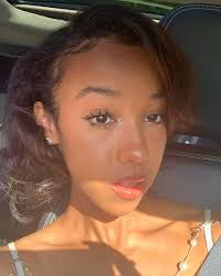 Sadie Blake's Instagram, Twitter & Facebook