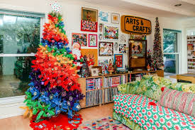 Step inside 1600 pennsylvania avenue as hgtv gives you an insider's look at the holiday preparations and decorations at america's first home. How To Decorate A Rainbow Christmas Tree Jennifer Perkins