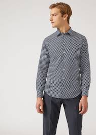 L'élégance rencontre le design contemporain dans la collection de chemises classiques pour homme. Chemise En Coton Ouvrage Imprime Homme Emporio Armani
