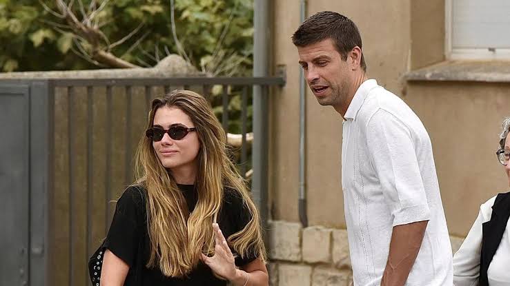 Gerard Piqué, roto de dolor, da el último adiós a su abuela paterna  arropado por Clara Chía