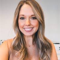 Stephanie Dyer's Instagram, Twitter & Facebook