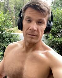 ➡️ if you’re in a cut and want some advice., DO NOT just go by weight when  you’re cutting. Well you’re an adult