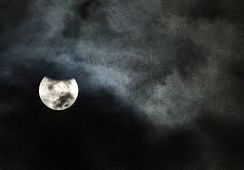 A lunar eclipse occurs when the moon passes through the earth's shadow. What Does A Penumbral Lunar Eclipse Mean The September 2016 Event Will Be A Subtle Moment