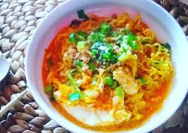 Ingin tahu resep membuat mie kuah pedas yang enak dan praktis ? Resep Indomie Goreng Nyemek Saos Bolognese Bikin Laper Sumber Resep Hits
