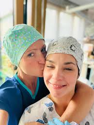 Je tourne une page pour en ouvrir une autre, plus belle encore! Hommage à  ma merveilleuse Assistante Mélissa Merino, pour ces années passées à mes  côtés. Vous allez nous manquez! Votre empathie,