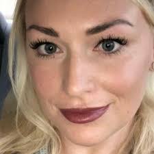 Jana Hopper's Instagram, Twitter & Facebook