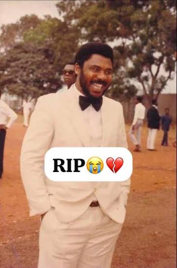 L'acteur de Nollywood Pete Edochie vient de décéder à l'âge de 78 ans. après avoir été transporté d'urgence à l'hôpital en raison de circonstances inconnues Son fils aîné a confirmé le décès