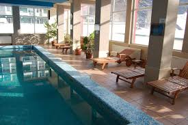 Casa, din caramida, cu termosistem special ferestrele sunt prevazute cu obloane din lemn cu inchidere ermetica. Tratament Balnear Vatra Dornei Hotel Bradul Pico Mar Travel