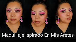Maquillaje de ojos instalados en mis aretes rosa 💖