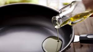 Alat masak yang satu ini wajib dimiliki siapapun meski tidak memiliki dapur sama sekali. Minyak Goreng Tak Selamanya Jahat Dan Buat Kolesterol Naik